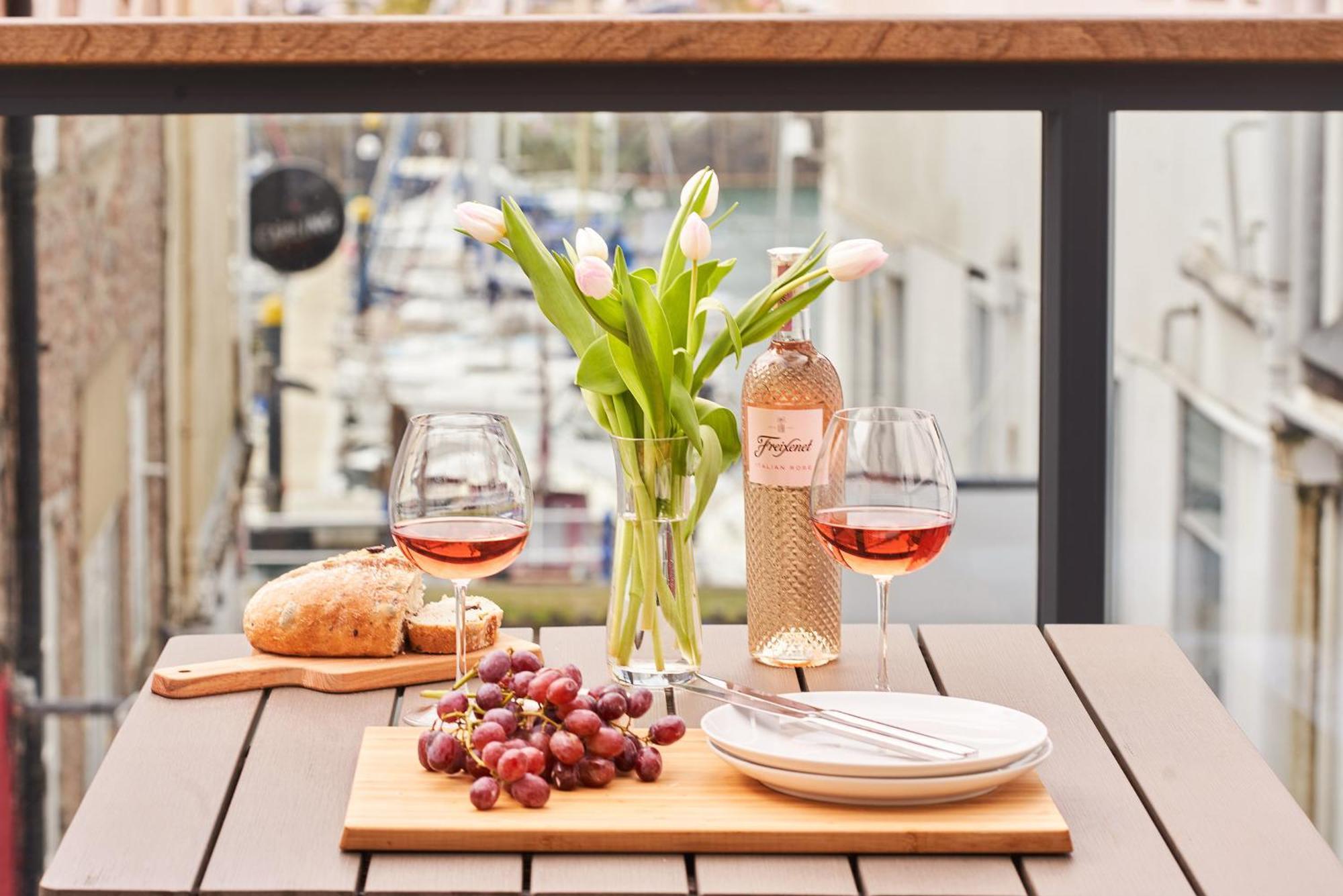 Apartment Harbour Breeze - Contemporary Waterside Bolthole On Torquay's Iconic Marina *