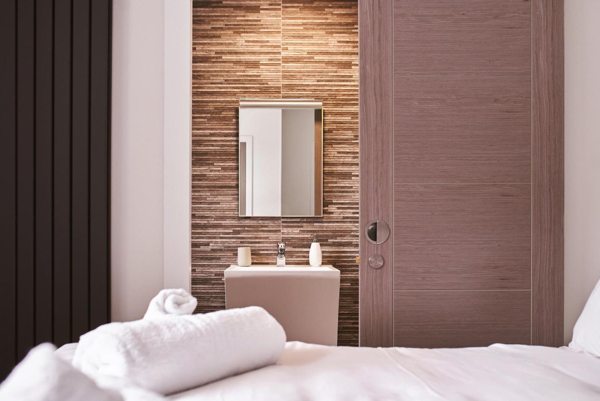 Apartment Harbour Breeze - Contemporary Waterside Bolthole On Torquay's Iconic Marina *