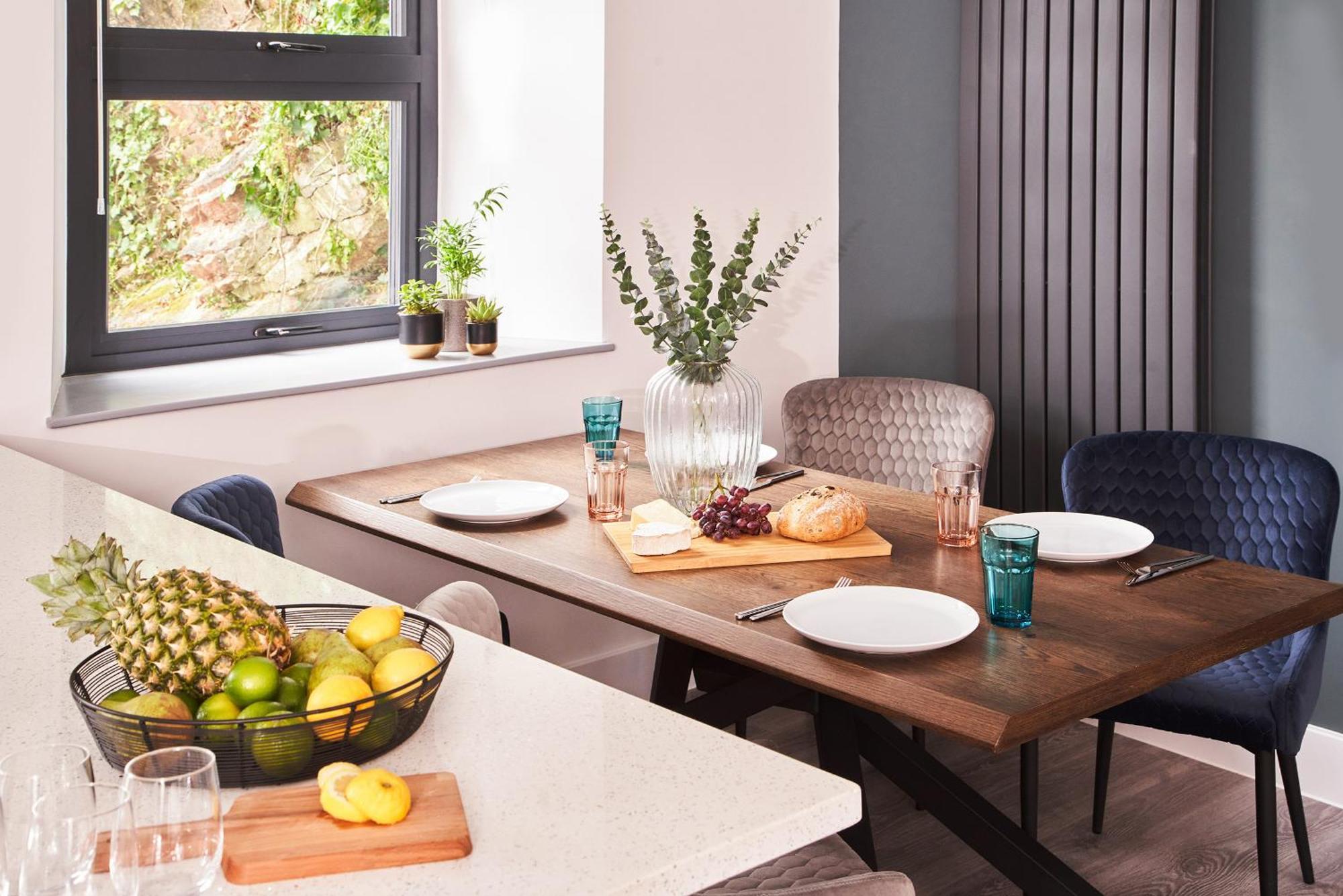 Harbour Breeze - Contemporary Waterside Bolthole On Torquay's Iconic Marina Apartment *