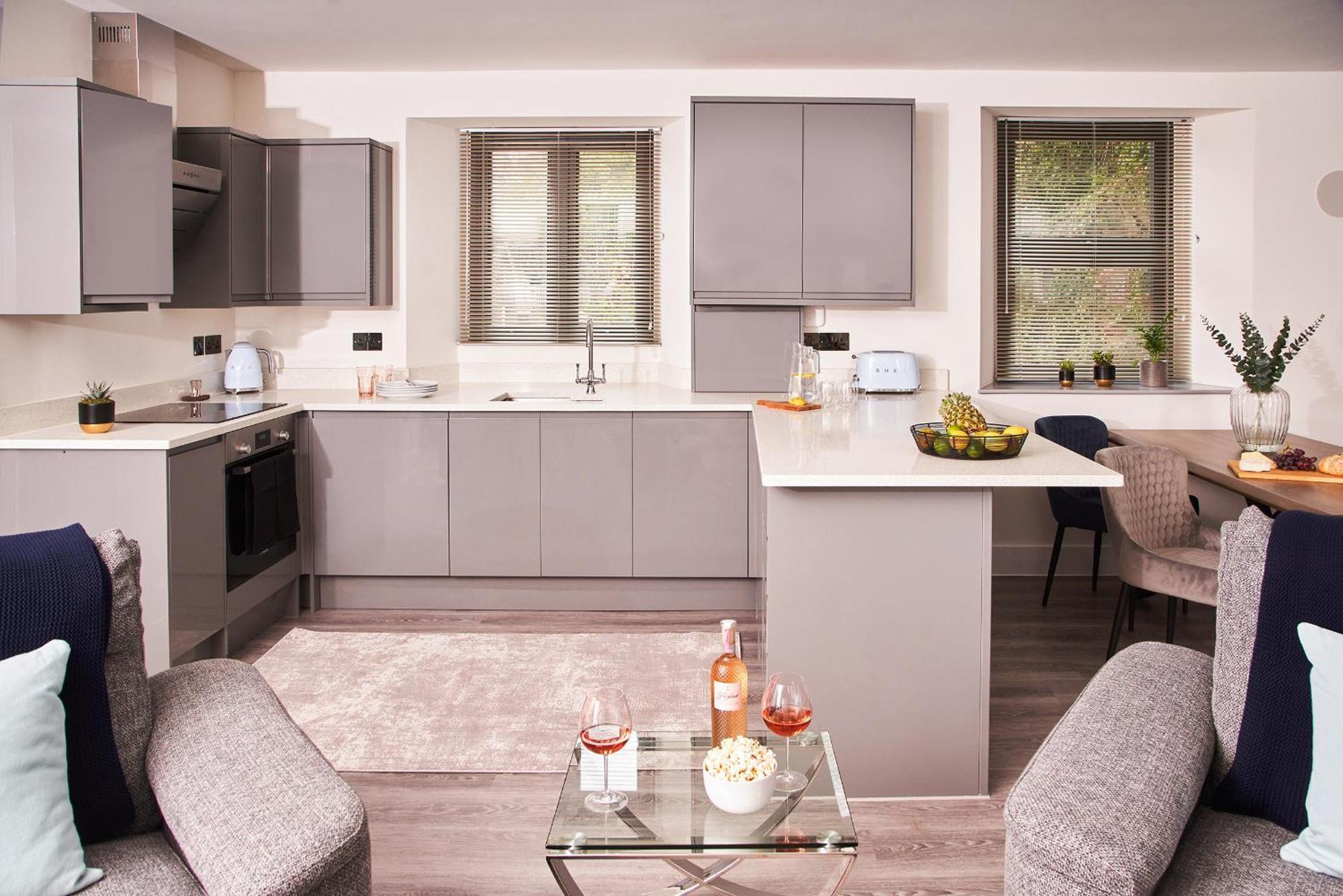 Harbour Breeze - Contemporary Waterside Bolthole On Torquay's Iconic Marina Apartment