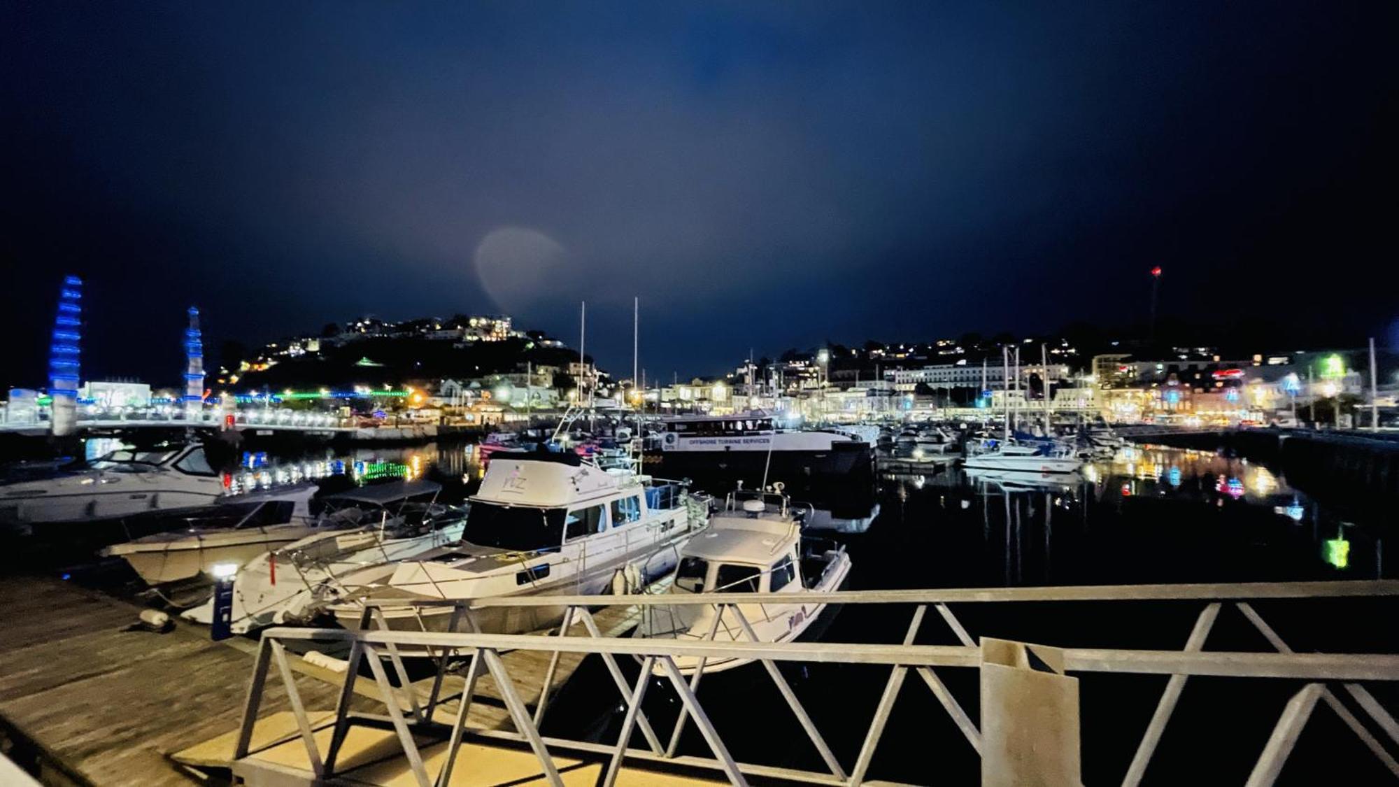 Apartment Harbour Breeze - Contemporary Waterside Bolthole On Torquay's Iconic Marina *