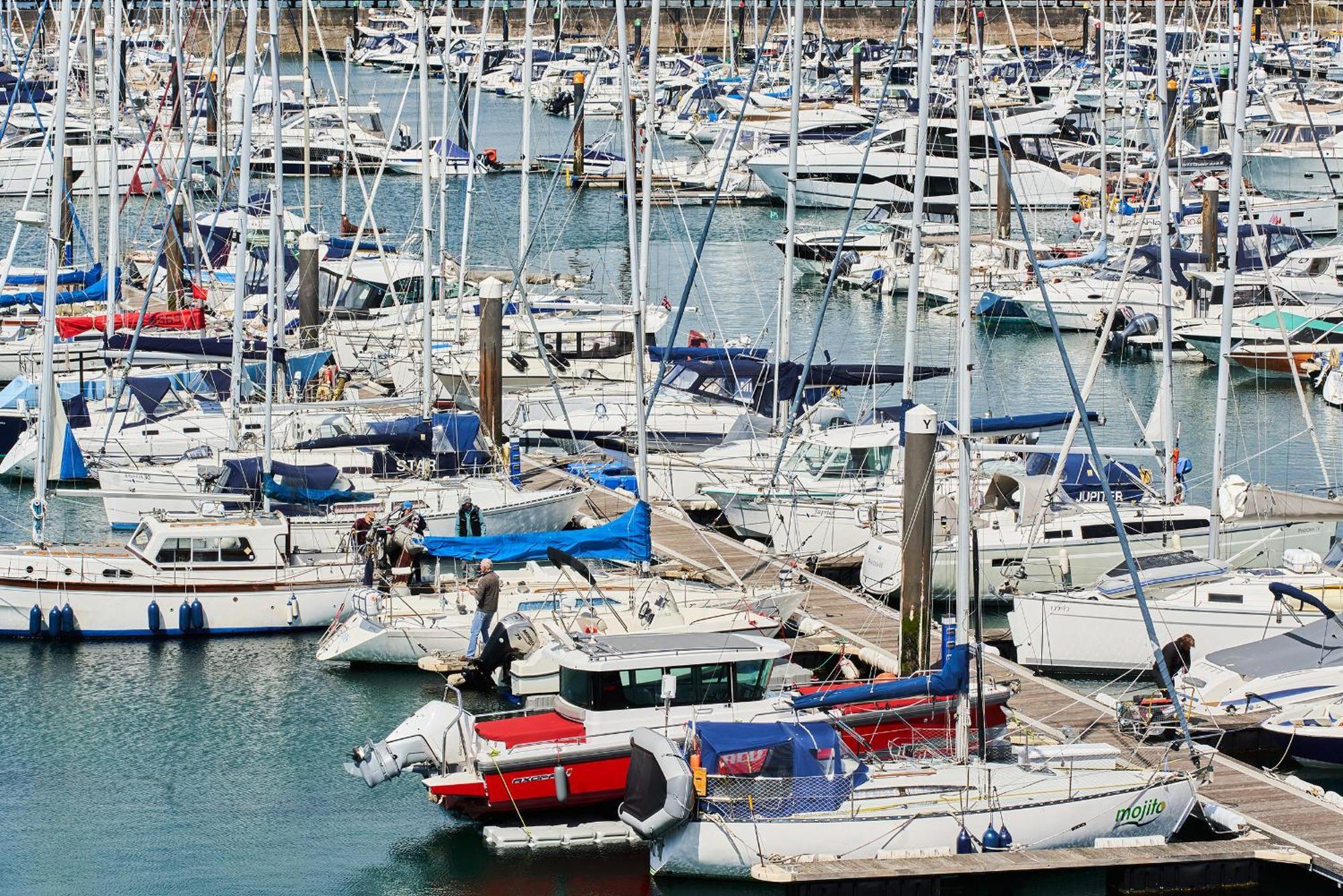 Apartment Harbour Breeze - Contemporary Waterside Bolthole On Torquay's Iconic Marina *